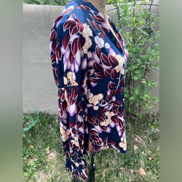 Ann Taylor Floral V Neck Blouse - Picture 9 of 13